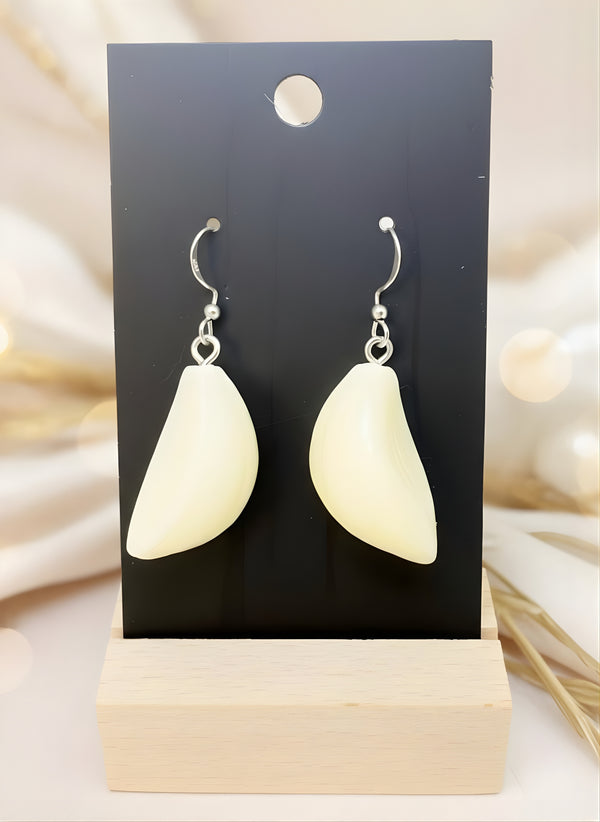 Unisex Garlic Clove Stud Earrings Metal Gold Tone One Size