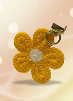 yellow daisy keychain